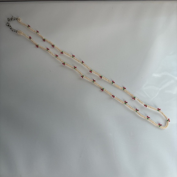 Elegant Pearl and Bead Necklace - Picture 4 of 7